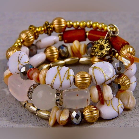 Gold and White Beaded Stretch Bracelet - Picture 1 of 1